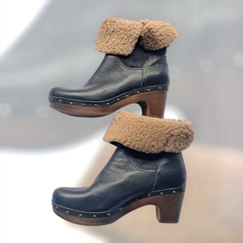 UGG Amoret Womenās Black Leather Boot-Fold-Down Shearling Cuff Sz 10
